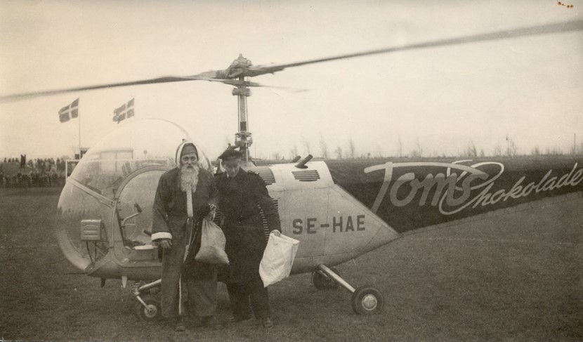 Julemand i helikopter   1950    Foto Orla Holst